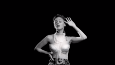 Phyllisia Ross – Pi Bon